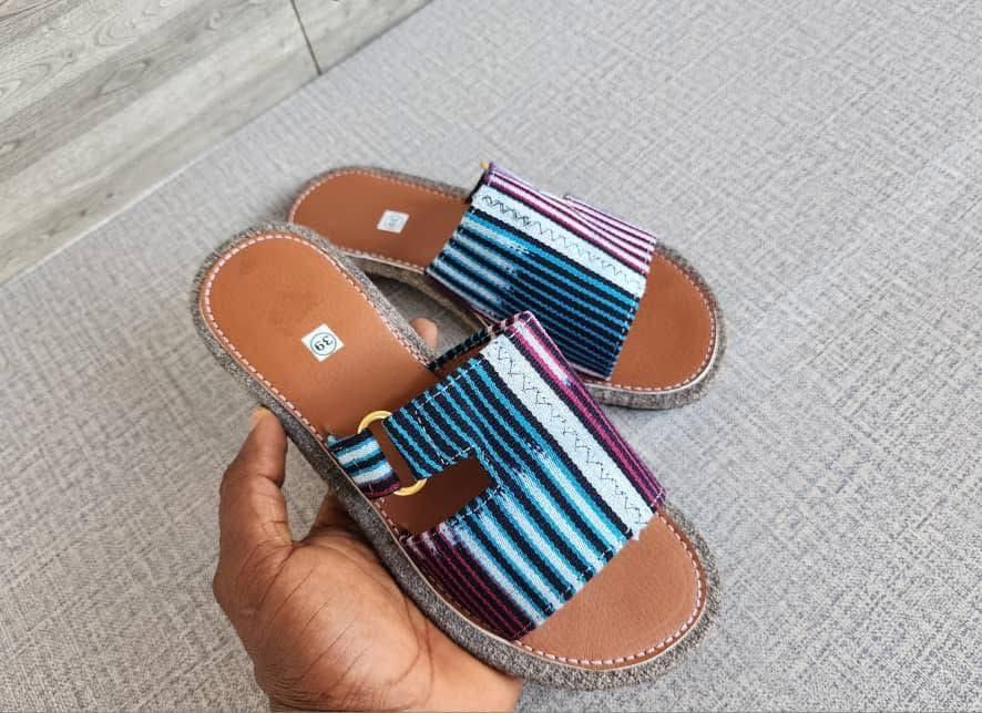 Sandales Artisanales en Tissu Traditionnel