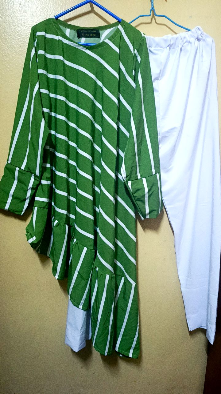 Tunique Rayée Vert & Pantalon Blanc