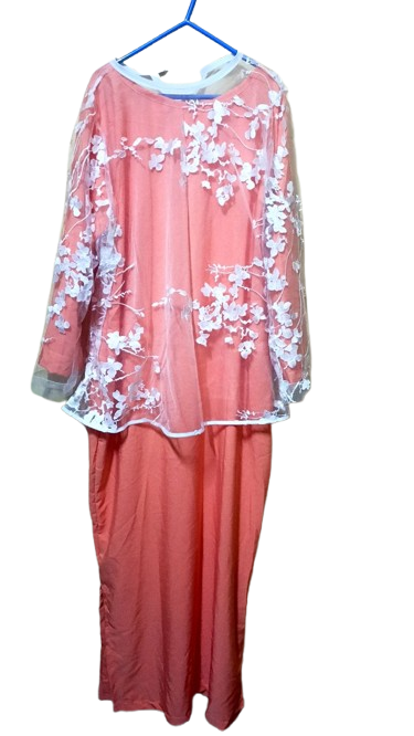 Ensemble de Soirée Saumon & Tulle Brodé – Collection Élégance